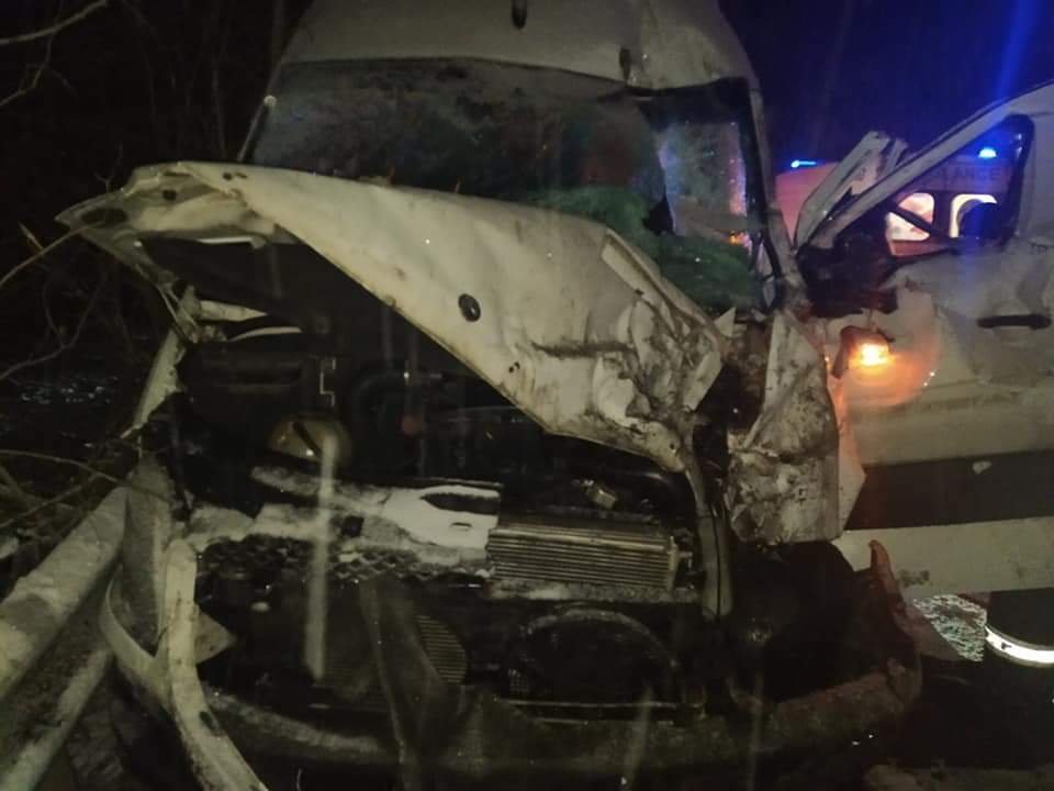 На трассе Днепр-Харьков маршрутка с пассажирами столкнулась с фурой На трассе Днепр-Харьков маршрутка с пассажирами столкнулась с фурой