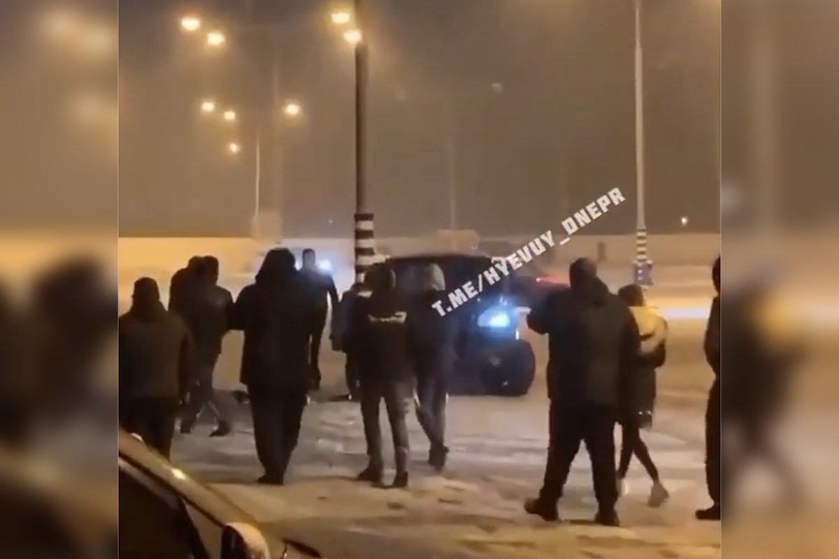 Повреждения получили несколько машин Повреждения получили несколько машин