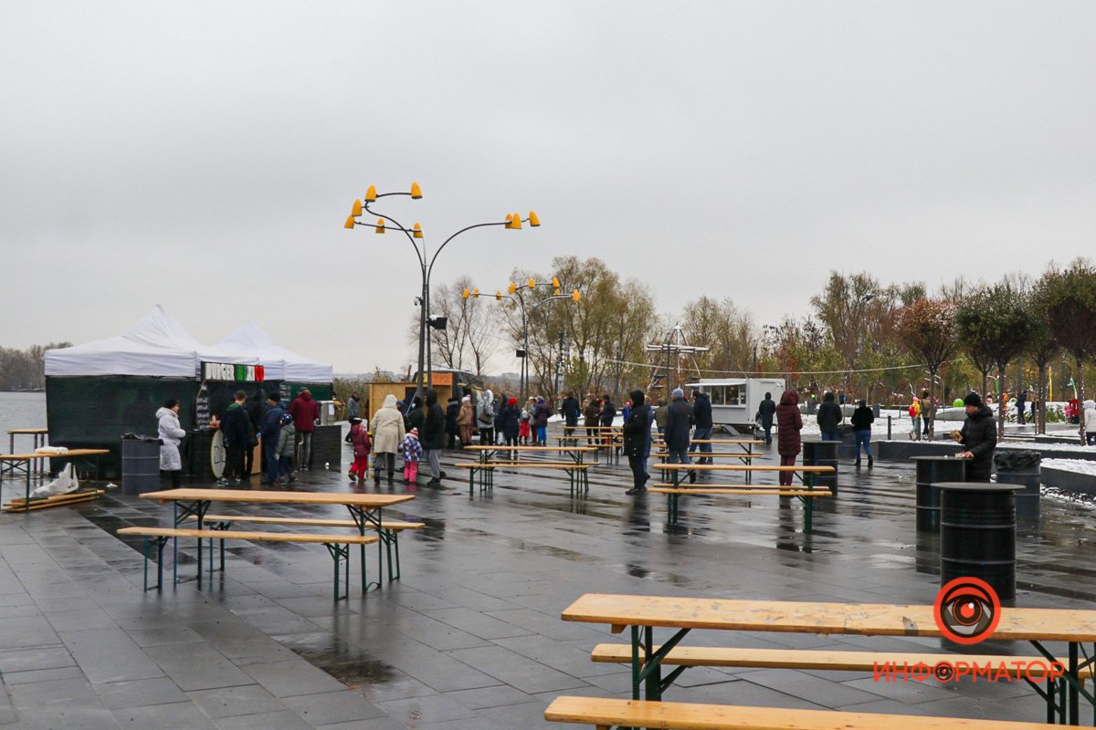 Несмотря на мерзкую погоду, атмосфера довольно уютная