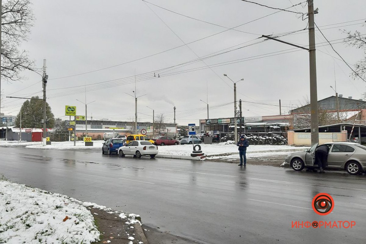 Снег стал мотиватором немедленно заменить шины Снег стал мотиватором немедленно заменить шины