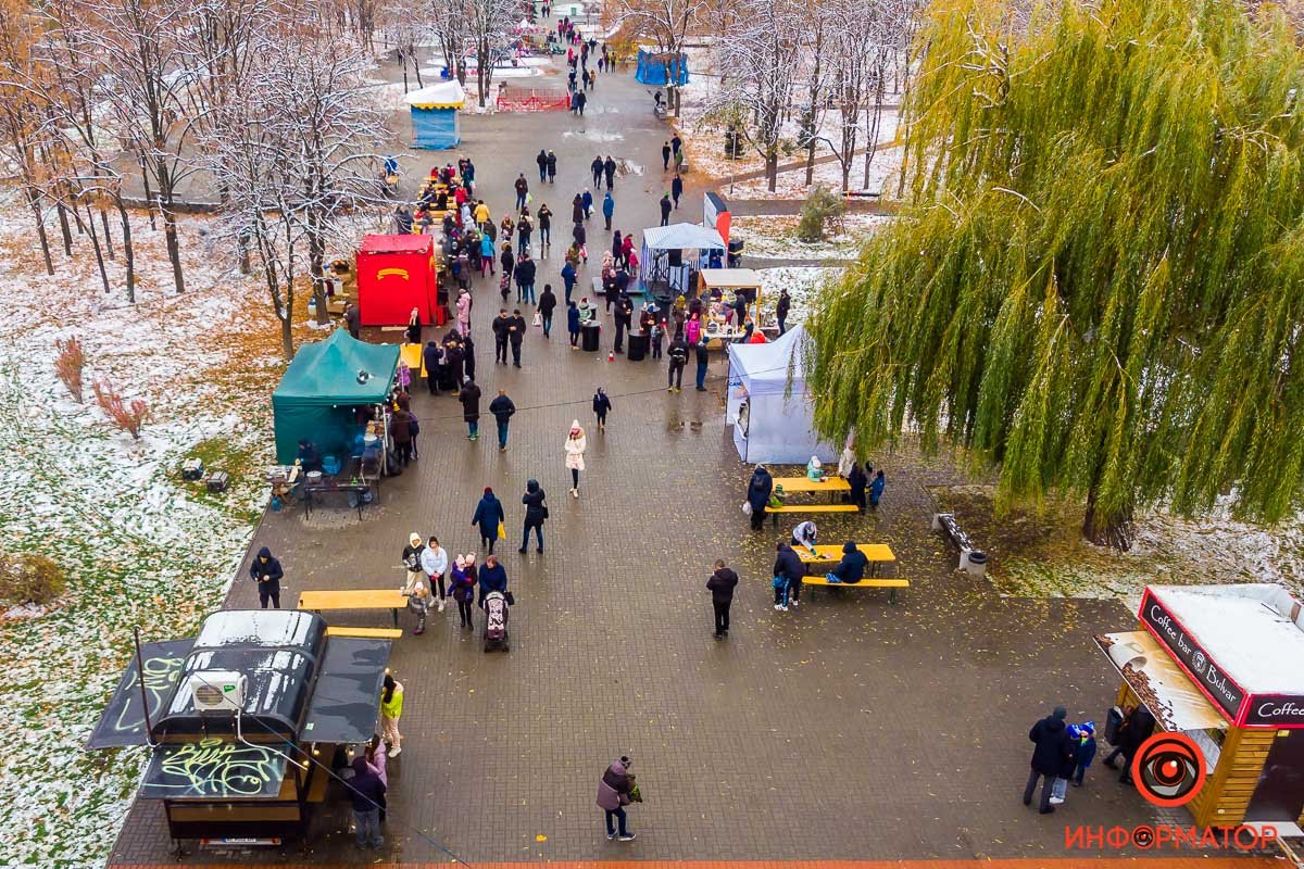 Несмотря на морозную погоду, людей собралось достаточно много