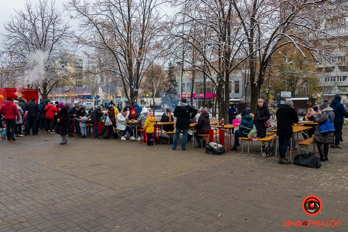 Судя по количеству людей на аллее, рестораторы явно знают предпочтения местных жителей