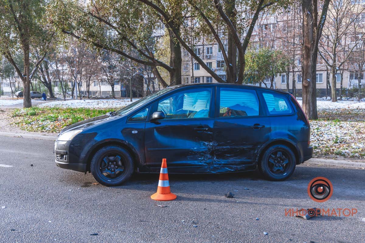 Мужчина за рулем "американца" остался цел Мужчина за рулем "американца" остался цел