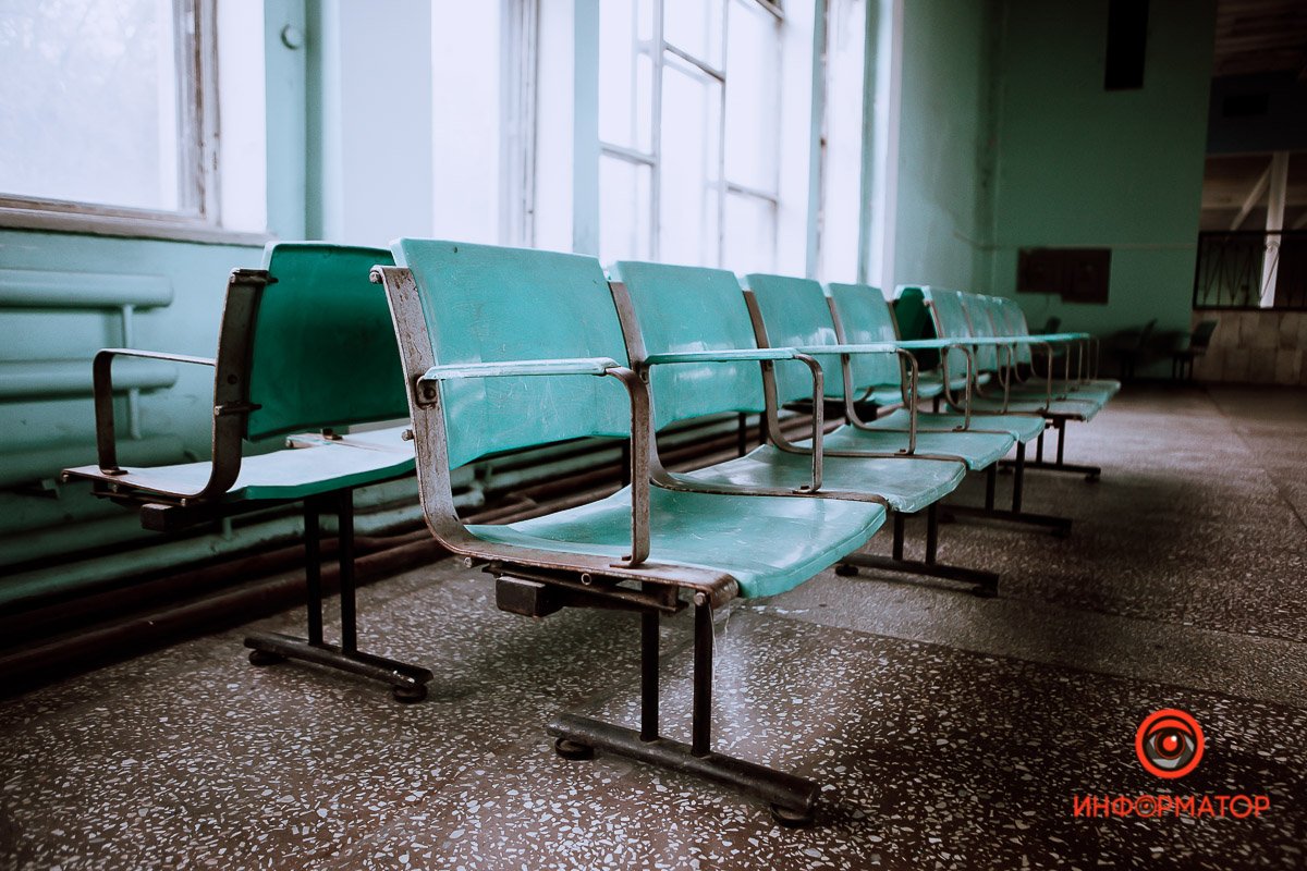 Помните похожие стульчики были раньше на остановках? Помните похожие стульчики были раньше на остановках?