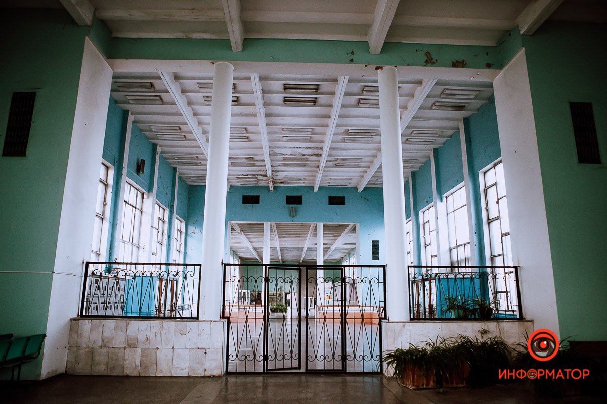 Зеленые стены гнетут Зеленые стены гнетут