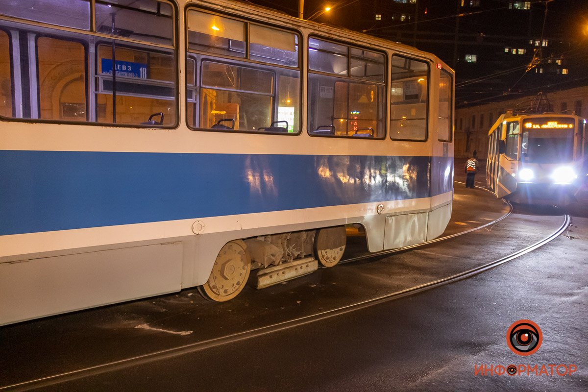 Два вагона сошли с рельсов Два вагона сошли с рельсов