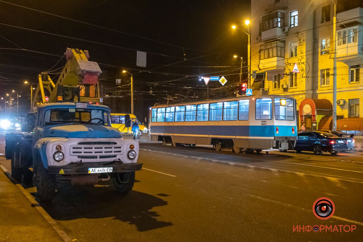 Движение транспорта затруднено Движение транспорта затруднено