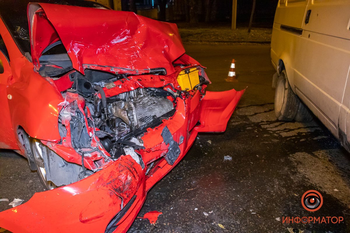 Авария произошла на перекрестке