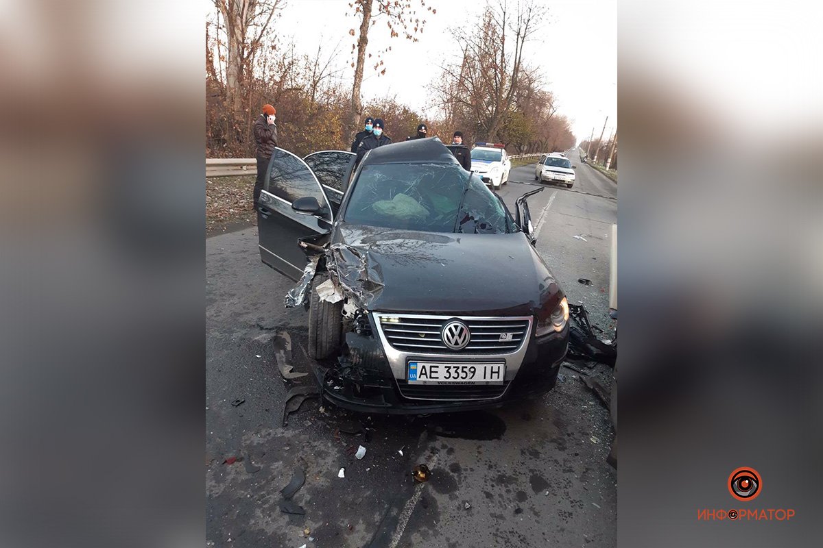 Водителя Volkswagen в тяжелом состоянии забрала скорая помощь