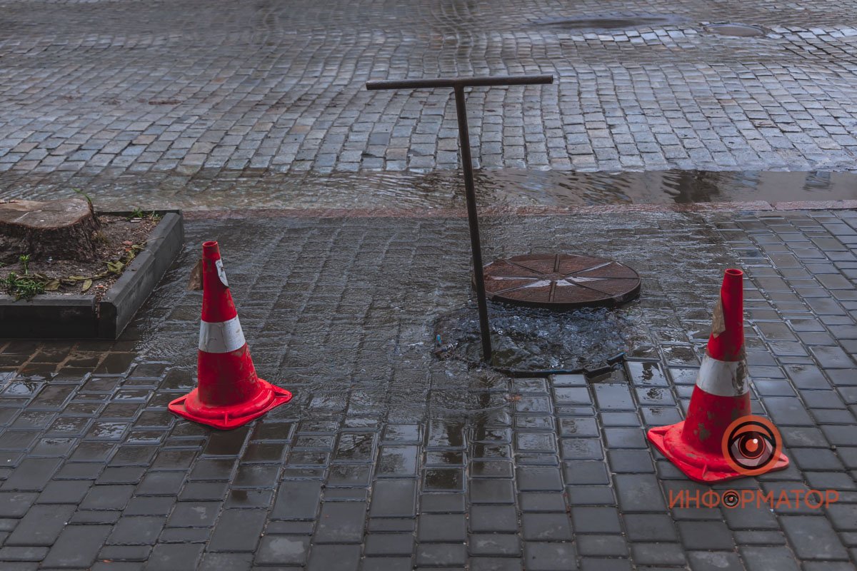 Предварительно, в коллекторе лопнула водопроводная труба Предварительно, в коллекторе лопнула водопроводная труба