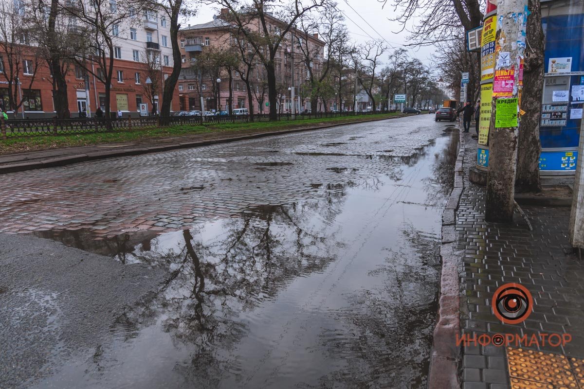 Вода заливает проезжую часть Вода заливает проезжую часть