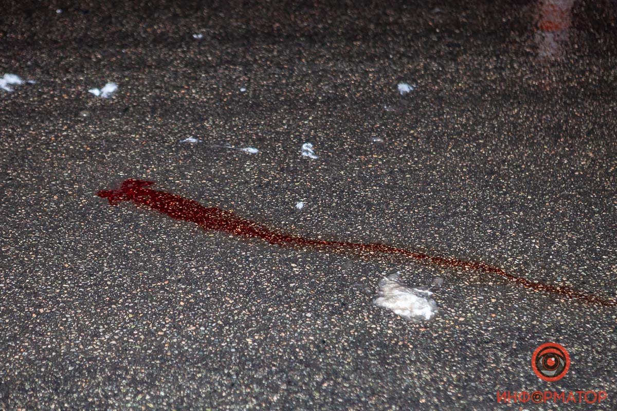 В этот момент в районе дома № 143 улицу в неположенном месте переходил мужчина В этот момент в районе дома № 143 улицу в неположенном месте переходил мужчина