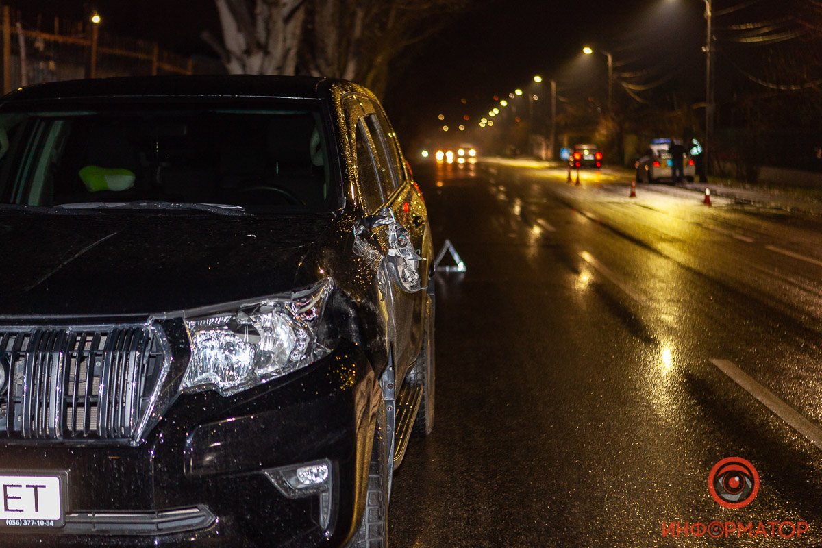 Мужчину с места аварии забрала скорая помощь Мужчину с места аварии забрала скорая помощь