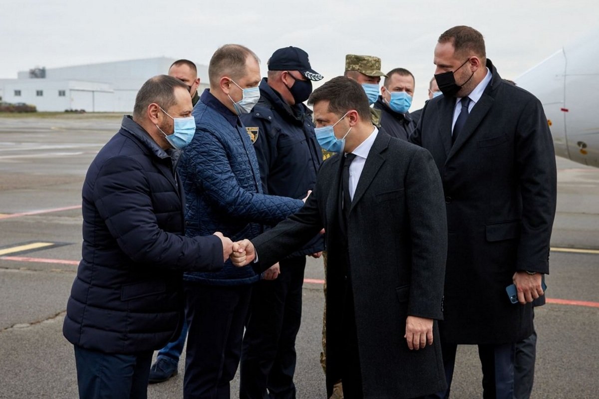 26 ноября в аэропорту Днепра приземлился самолет Президента Украины Владимира Зеленского