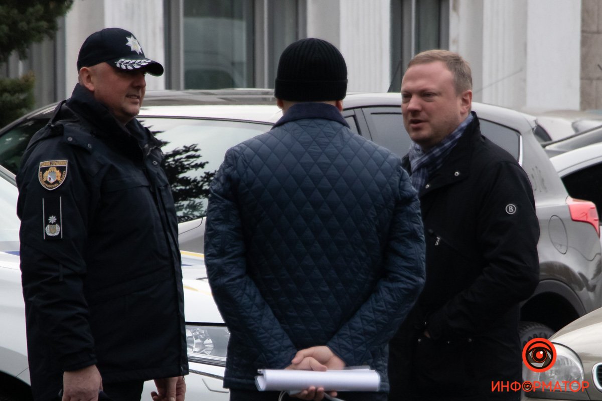 В аэропорту Президента Украины встречали председатель областного совета Святослав Олейник и мэр города Борис Филатов