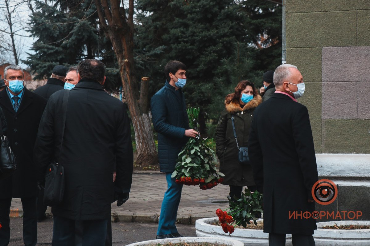 В Днепре прощаются с директором КБ "Южное": на церемонию приехал Владимир Зеленский 2