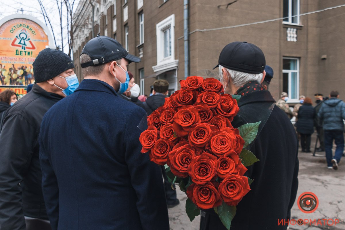 В Днепре прощаются с директором КБ "Южное": на церемонию приехал Владимир Зеленский 8