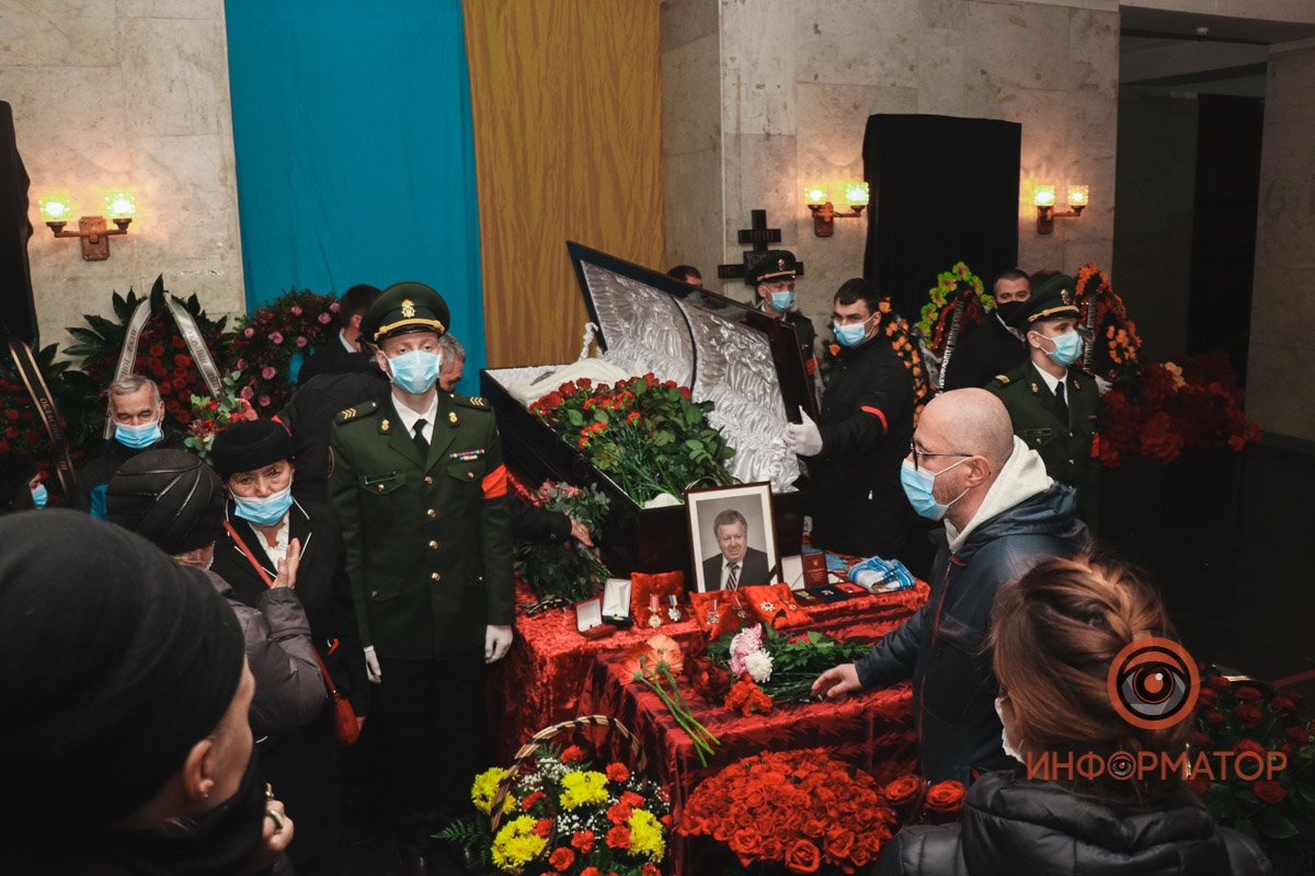 В Днепре прощаются с директором КБ "Южное": на церемонию приехал Владимир Зеленский 12