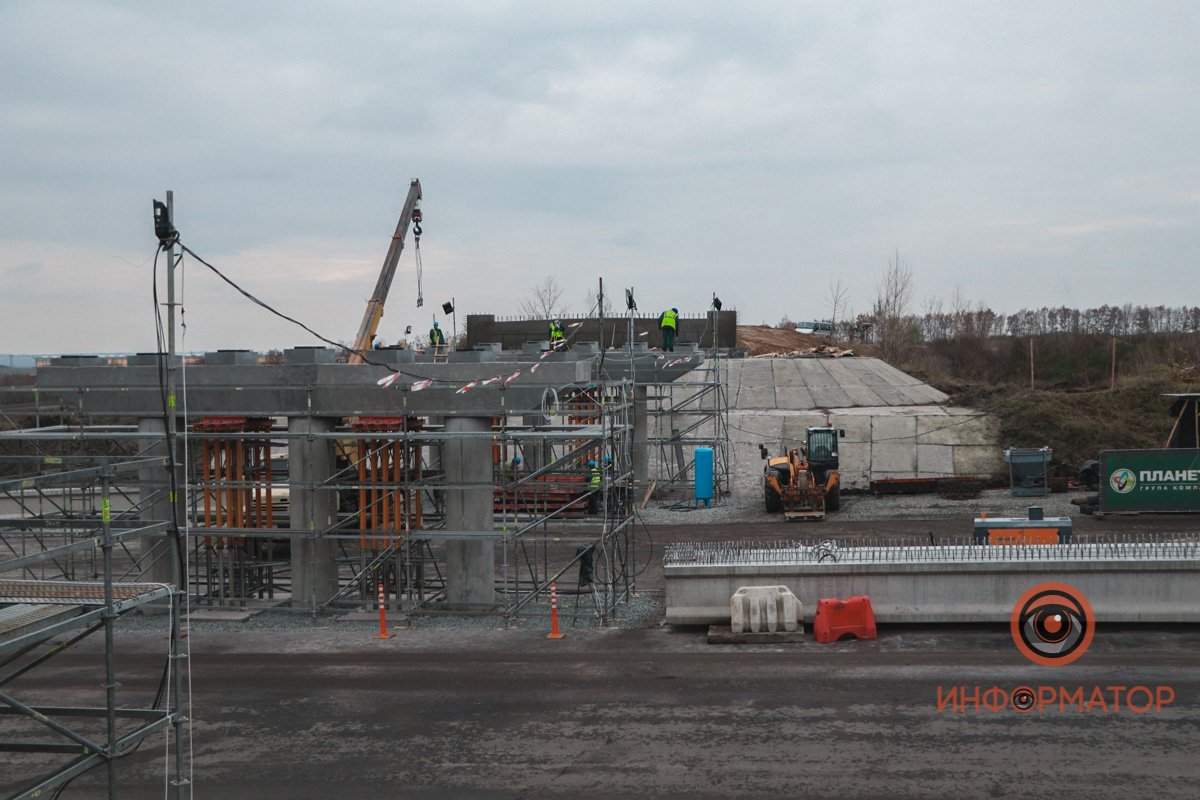 Он ведет от Южного моста в Днепре до Запорожской трассы Н-08 Он ведет от Южного моста в Днепре до Запорожской трассы Н-08