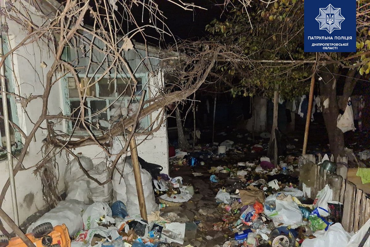 Пятеро детей живут в ужасных условиях 