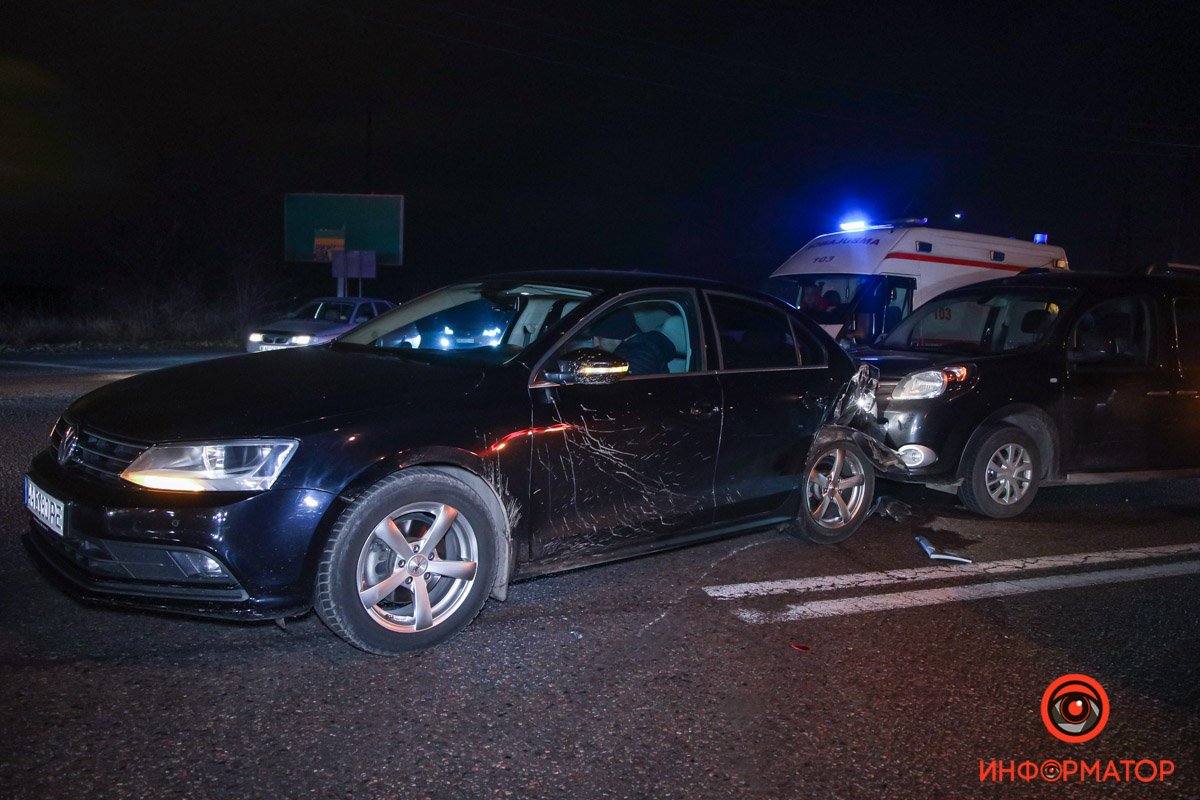 Volkswagen ехал по Аэропортовской со стороны аэропорта в правой полосе Volkswagen ехал по Аэропортовской со стороны аэропорта в правой полосе