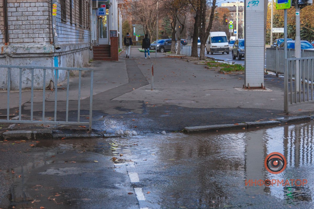 В двух точках пробивается вода В двух точках пробивается вода