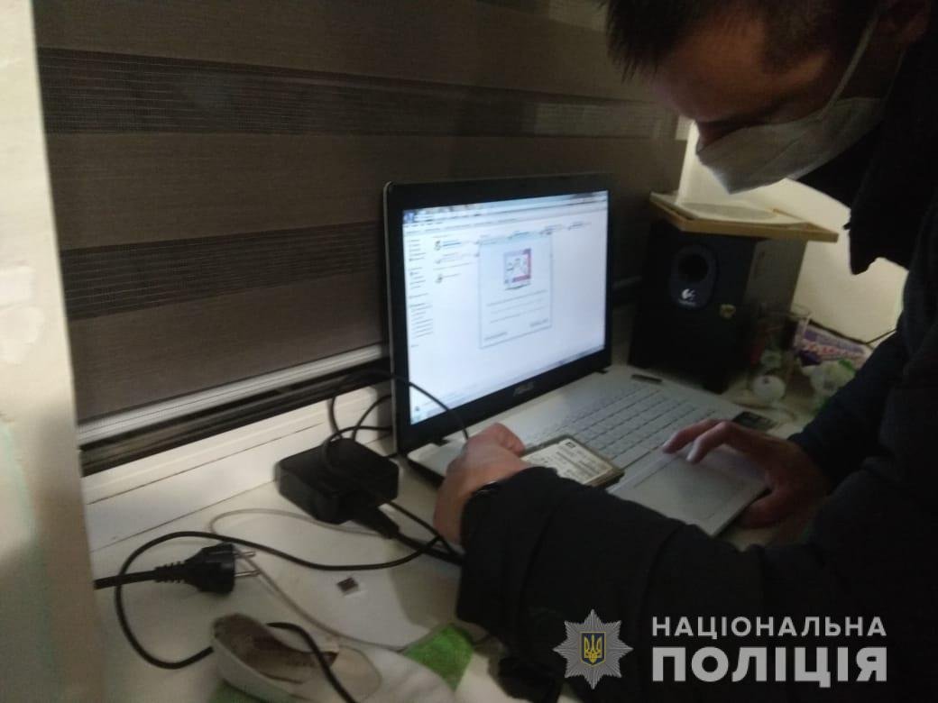 Изъятые материалы направили на экспертизу