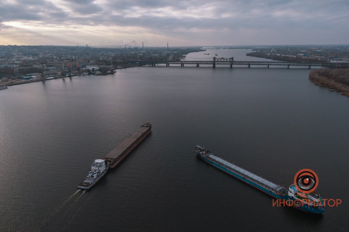 Судна мерзнут на реке