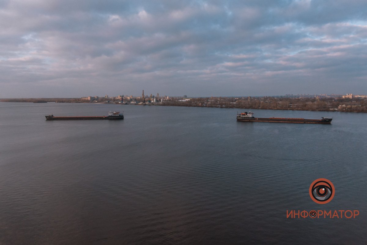 Привет, баржа! И тебе привет, баржа!