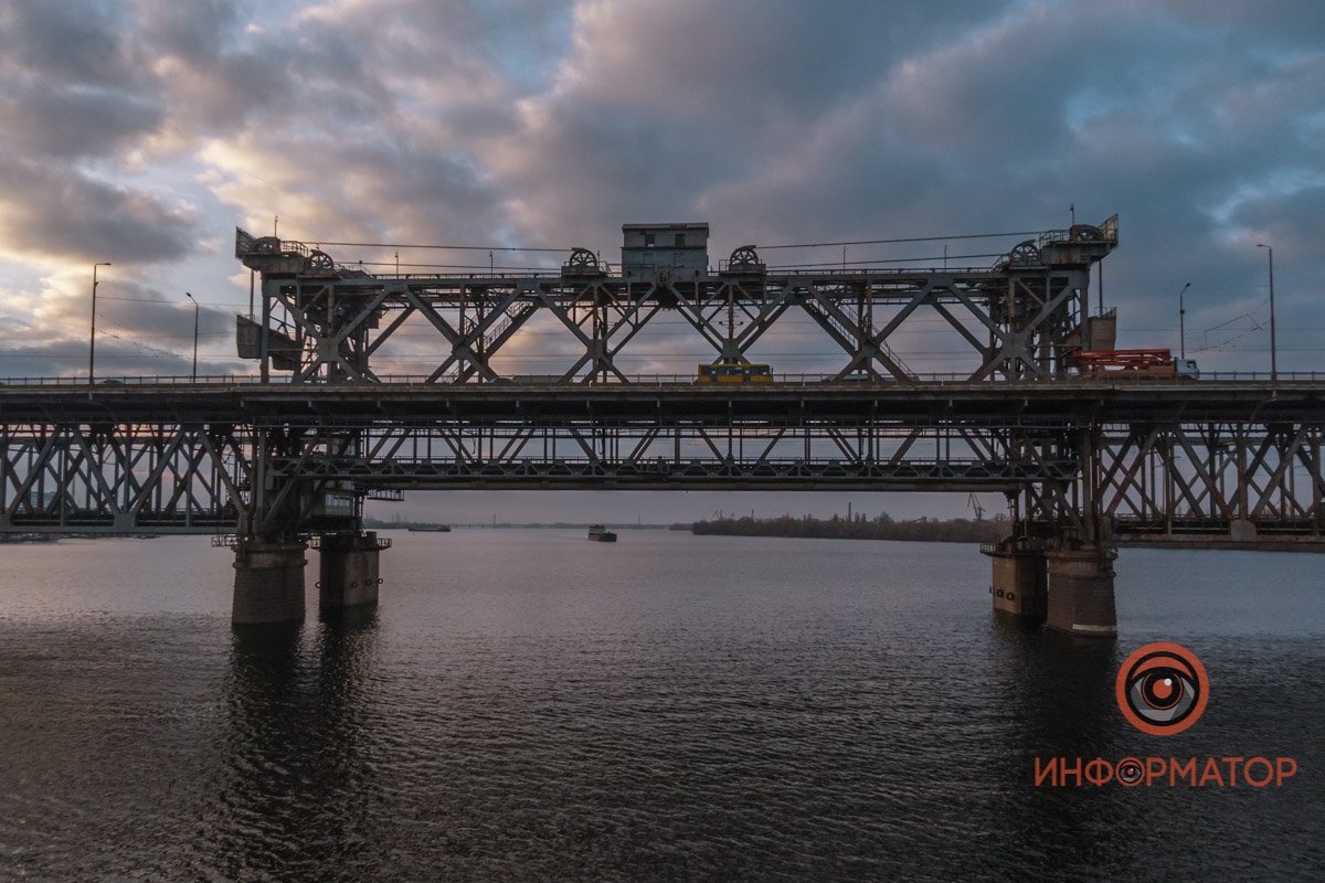 Поднятый мост