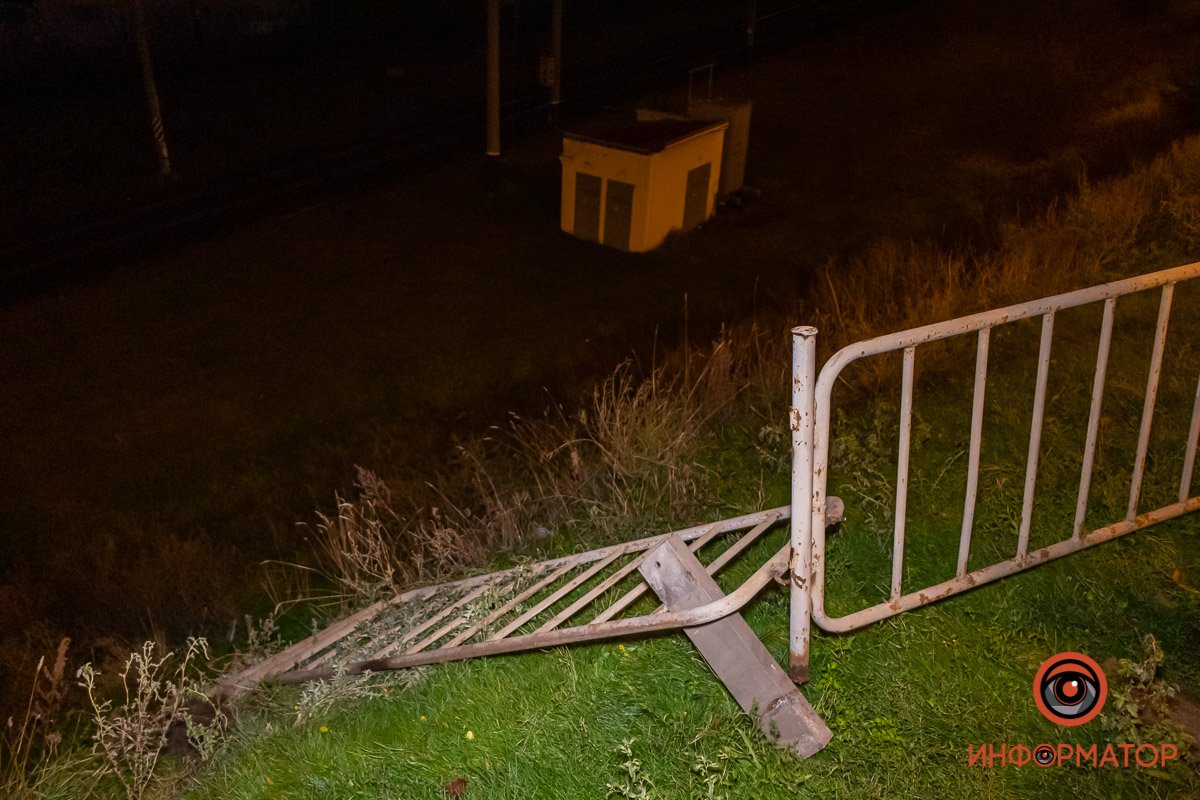 Забор поврежден Забор поврежден