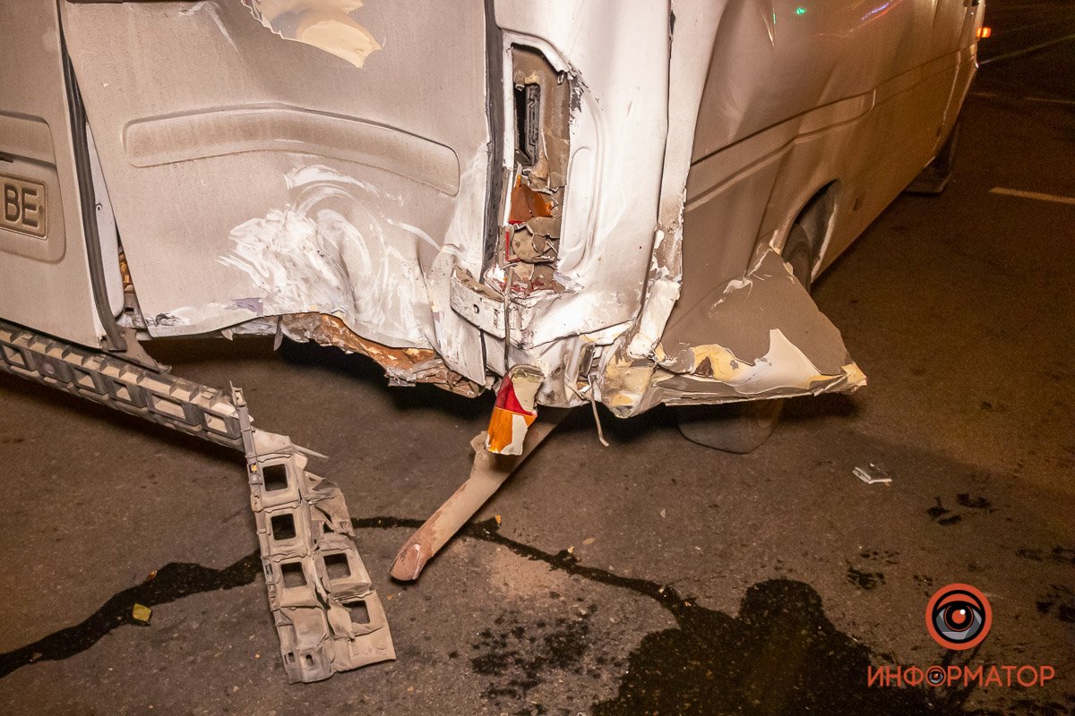 Автомобили существенно повреждены Автомобили существенно повреждены