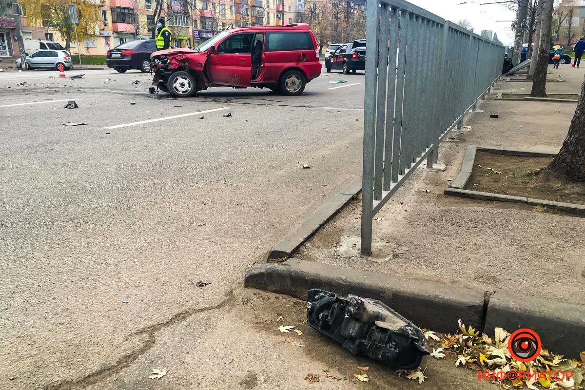 Авария произошла примерно в 11:00 напротив дома № 107