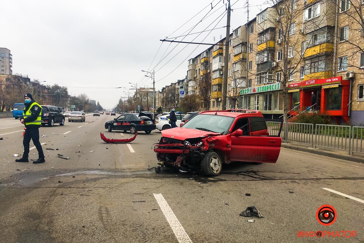 Столкнулись Volkswagen и Honda