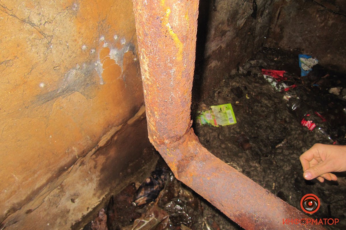 Трубам во всем доме много лет, они все покрыты ржавчиной Трубам во всем доме много лет, они все покрыты ржавчиной