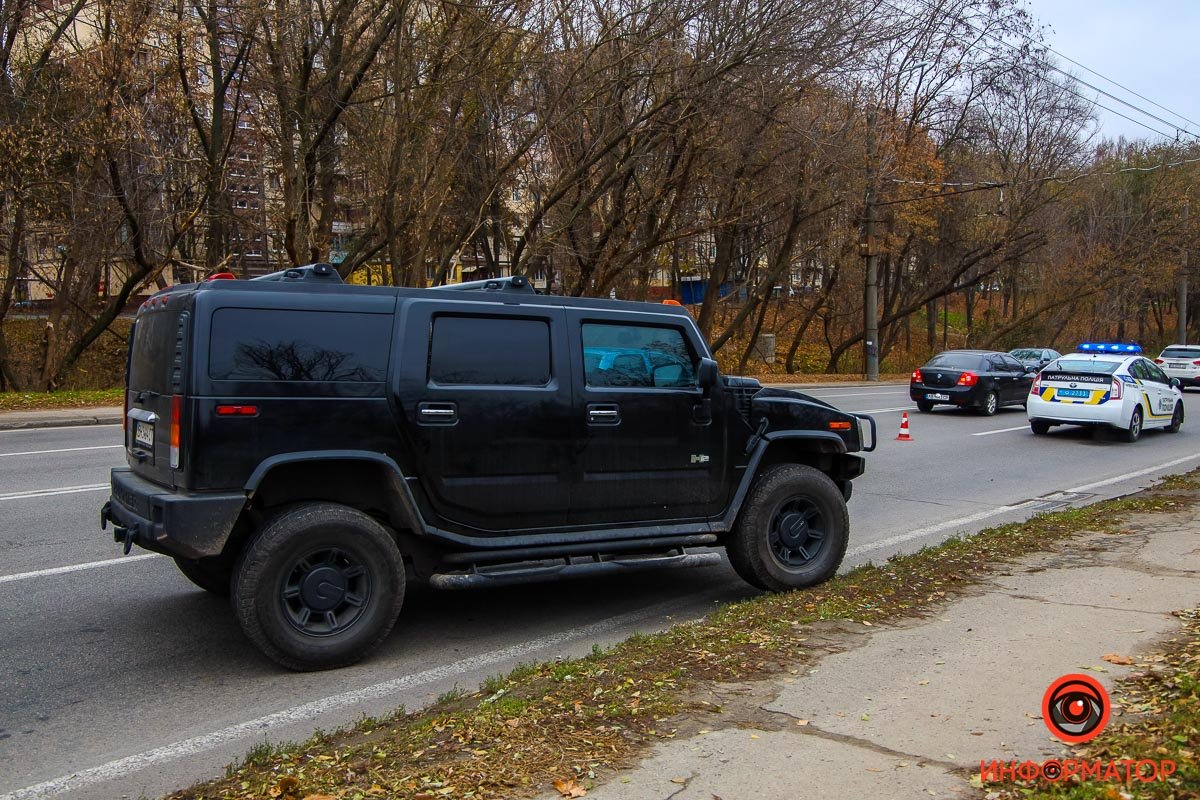 Пешеход внезапно появился на проезжей части между машинами Пешеход внезапно появился на проезжей части между машинами