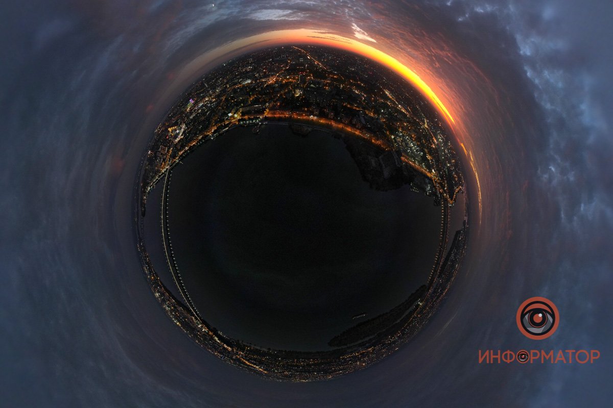 Собственно, в чем основная трудность завоевания этой планеты? Да в том, что она офигительно большая!