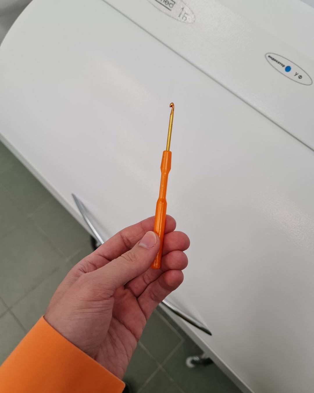 Не пытайтесь всунуть или достать такой самостоятельно Не пытайтесь всунуть или достать такой самостоятельно