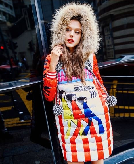 Яркие пуховики