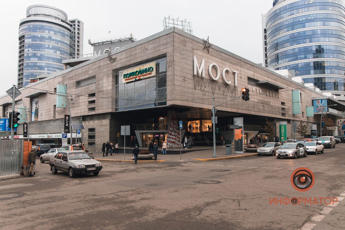 Елка у ТЦ МОСТ-Сити