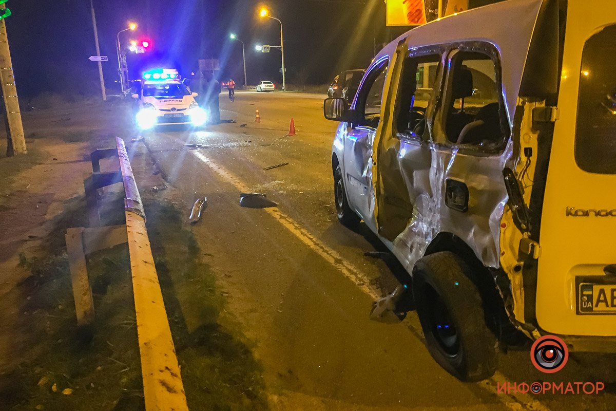 В Днепре на Полтавском шоссе столкнулись Skoda, Volkswagen и Renault: пострадал мужчина 6