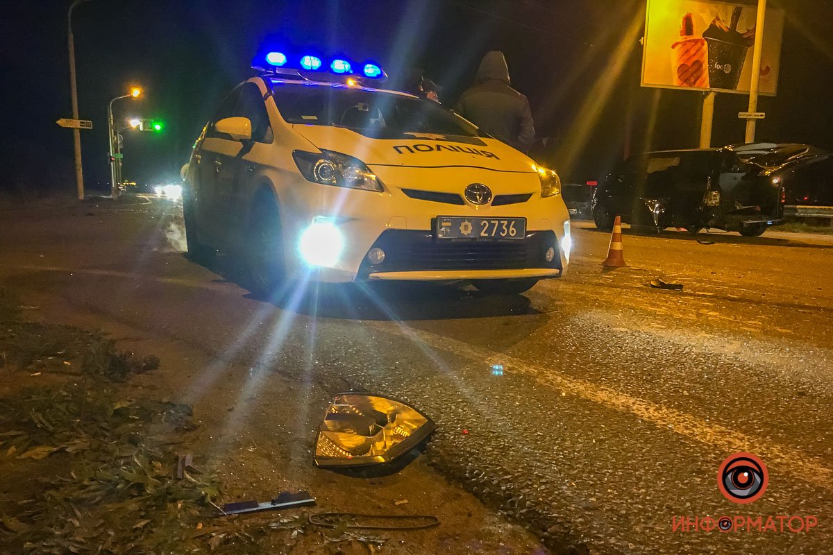 В Днепре на Полтавском шоссе столкнулись Skoda, Volkswagen и Renault: пострадал мужчина 9