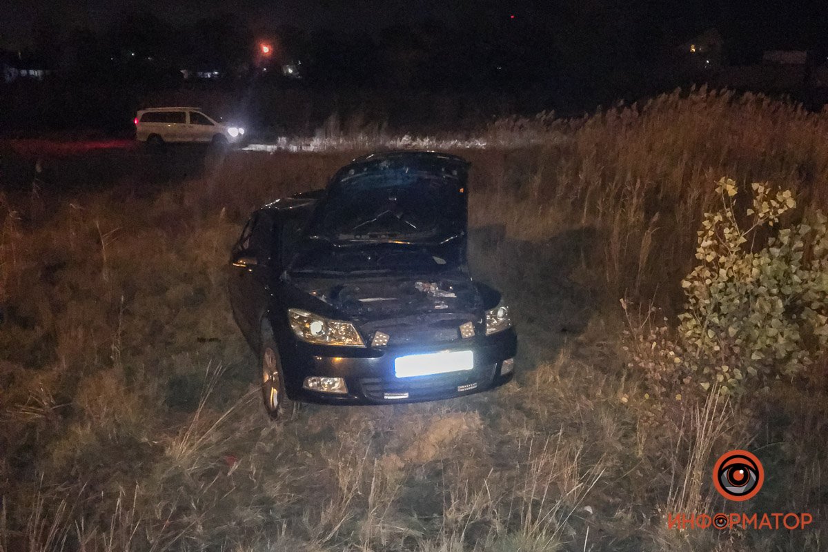 В Днепре на Полтавском шоссе столкнулись Skoda, Volkswagen и Renault: пострадал мужчина 10