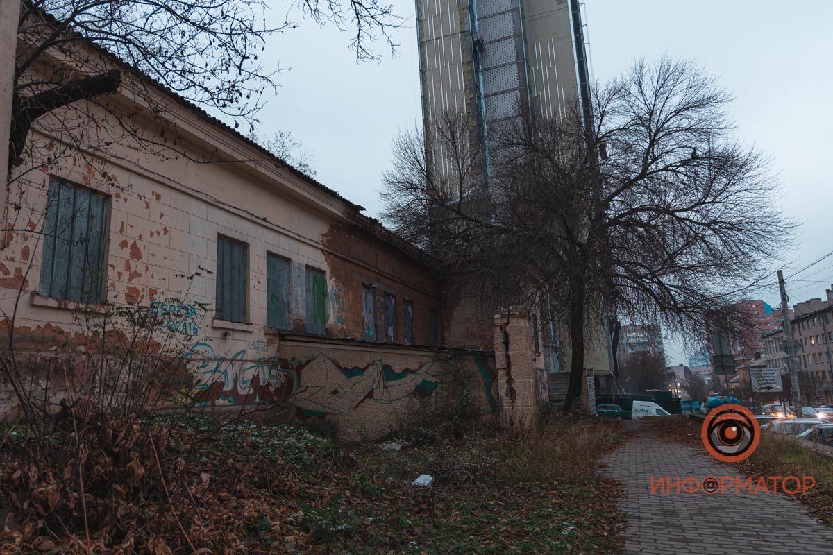 Здание запустело Здание запустело