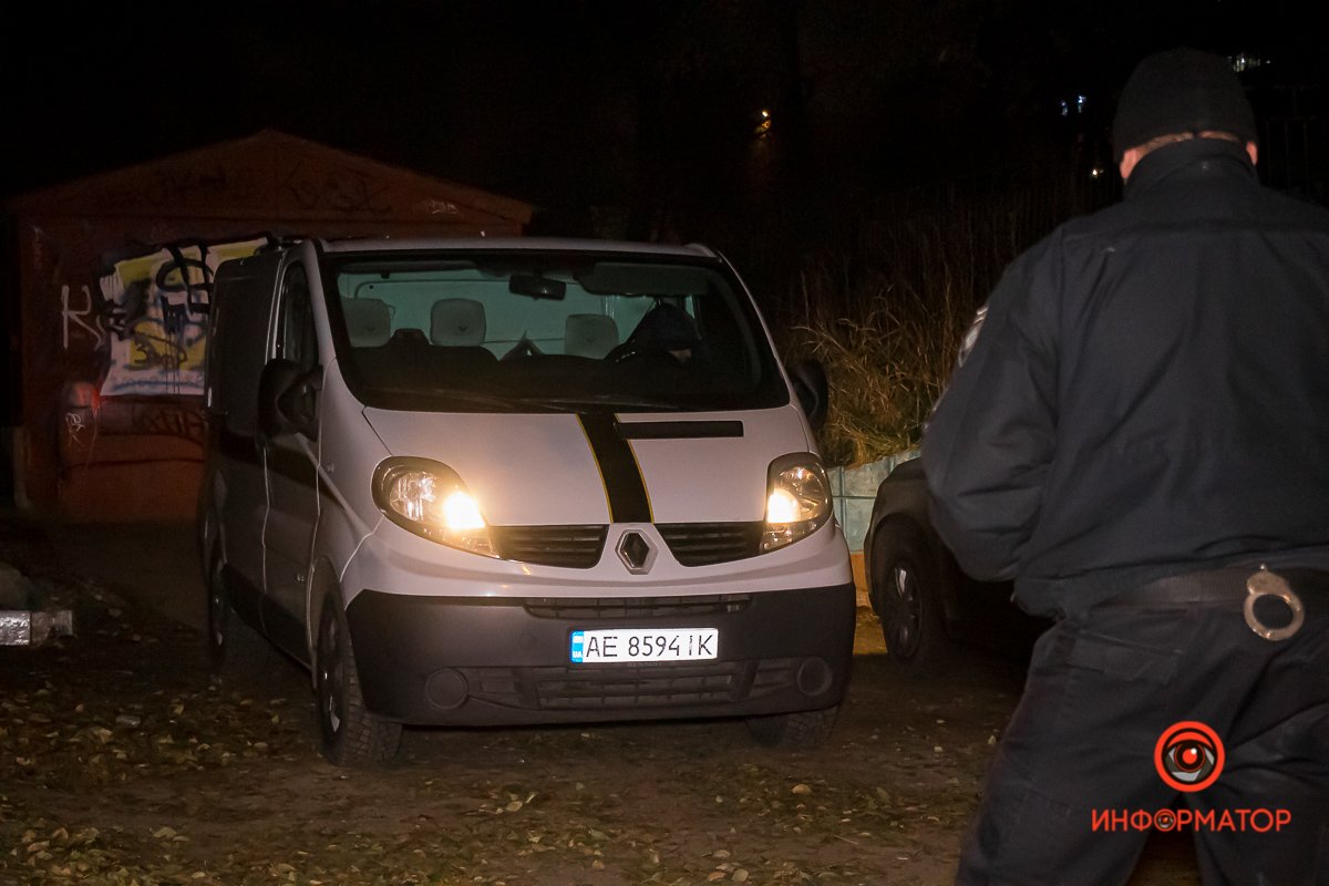 В Днепре на улице Максима Дия между гаражей умер парень 5