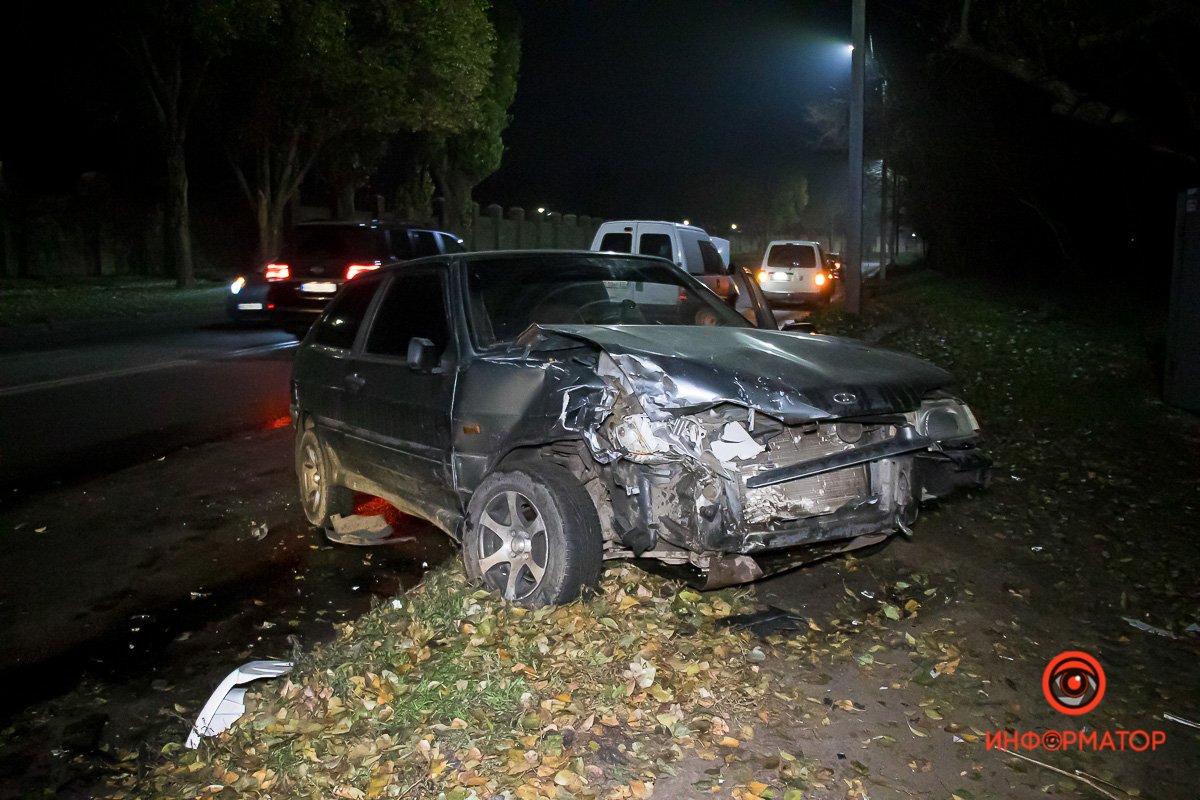 ВАЗ стоял у обочины ВАЗ стоял у обочины