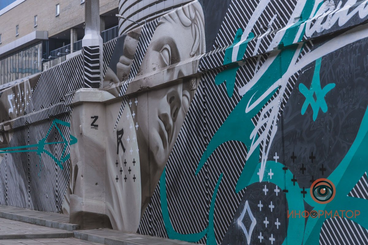 На создание рисунка у художника ушло пять дней