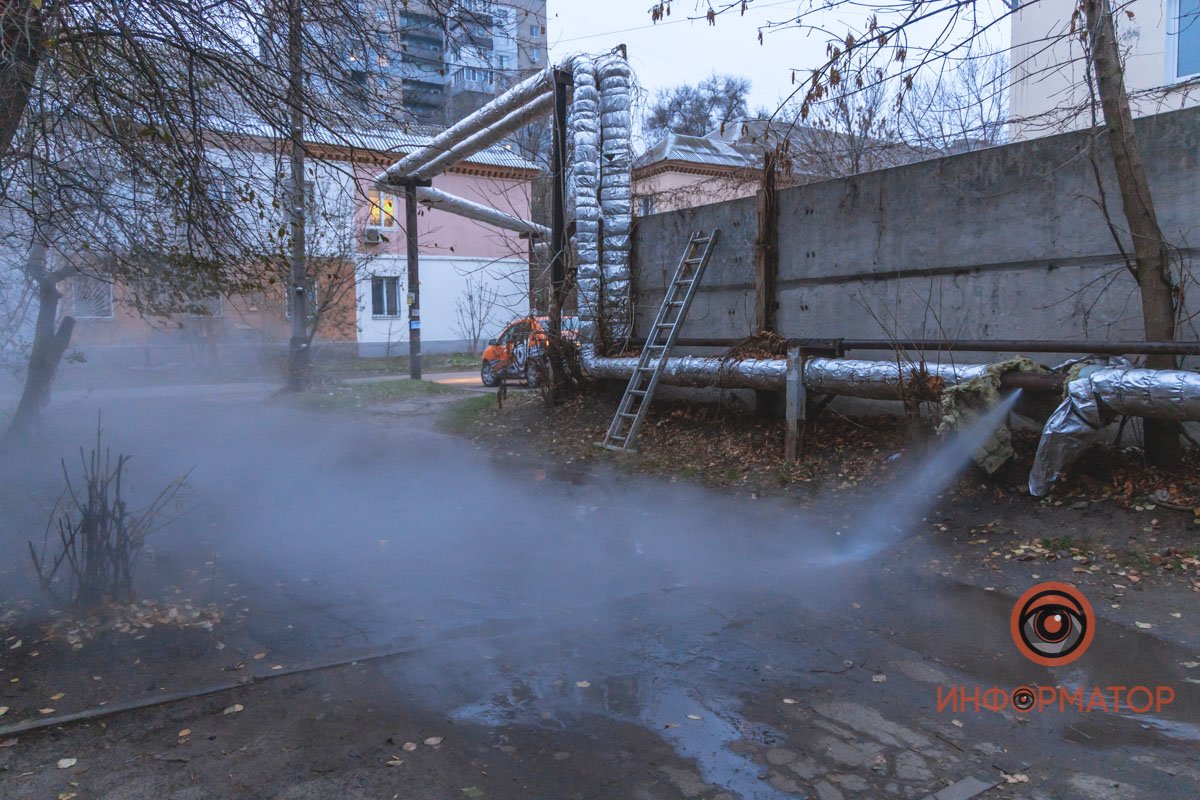 Вода бьет ключом на протяжении нескольких часов Вода бьет ключом на протяжении нескольких часов