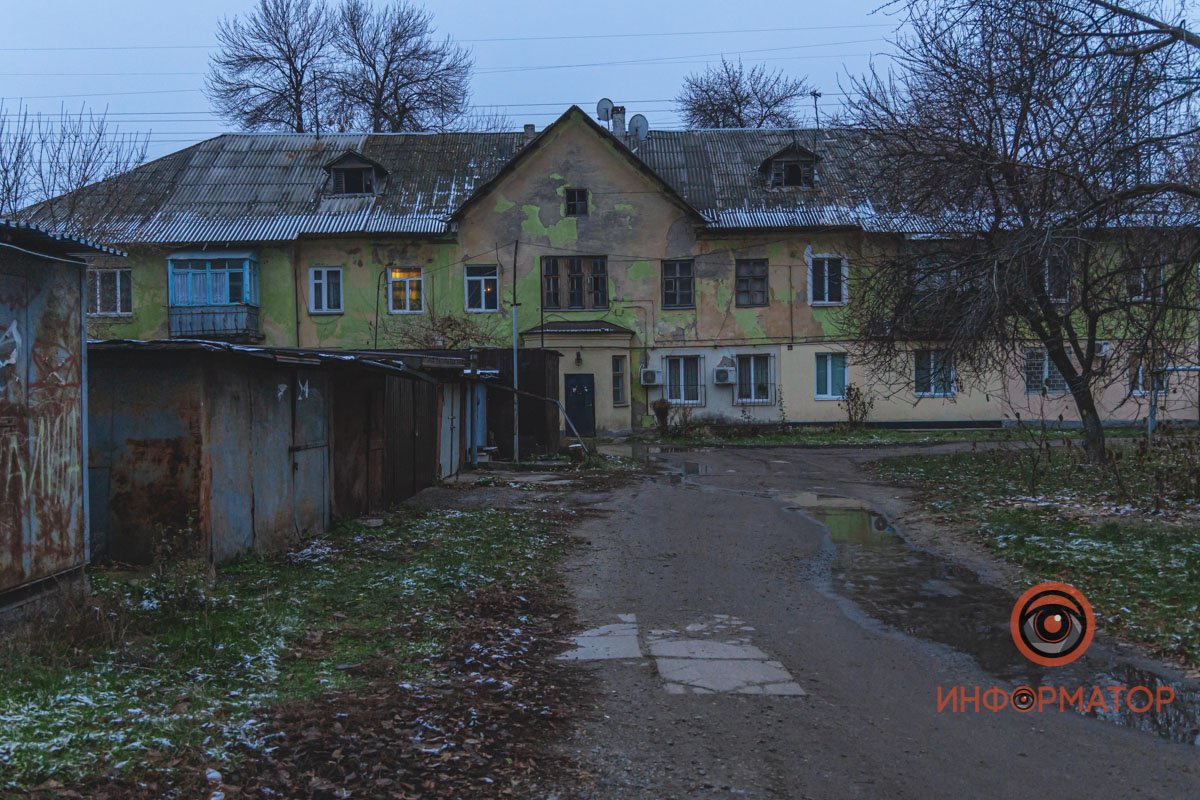 Вода стекает вниз по кварталам Вода стекает вниз по кварталам