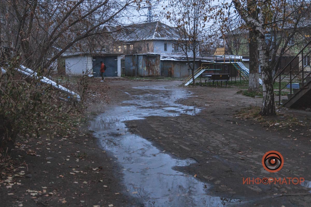 Горячая вода течет по улицам Горячая вода течет по улицам